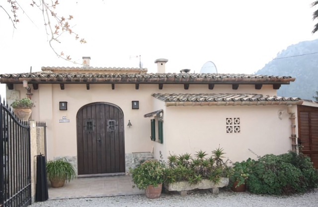 Charming finca with amazing mountain views, gardens and pool