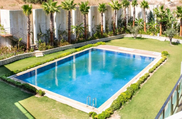 Charming Flat near Sea with Shared Pool in Cesme