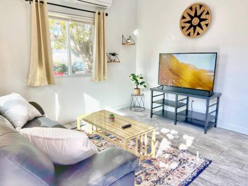 Charming Flat Near The City
