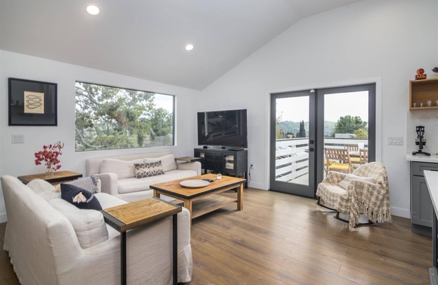 Charming Flora-Filled Home, Office Space & Parking