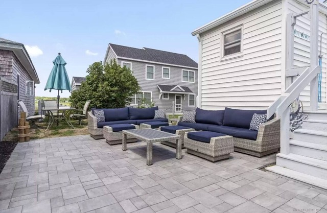 Charming Four Bedroom House Overlook Wells Salt Water Marsh.