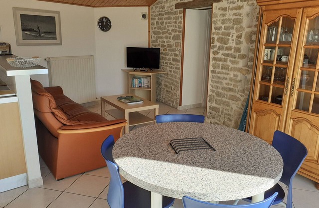 Charming renovated house with Wi-Fi, near Port Bourgenay