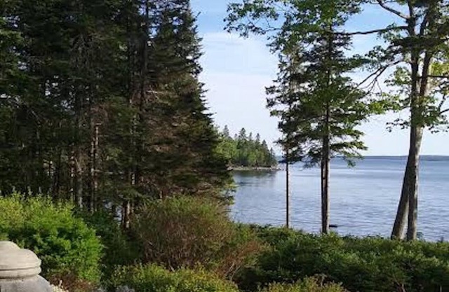 Charming, Fully-Equipped Cottage With Private Beach near Acadia National Park