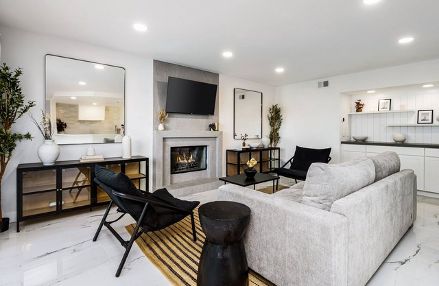 Charming fully remodeled 4-bedroom house with fitness room, pool and spa.