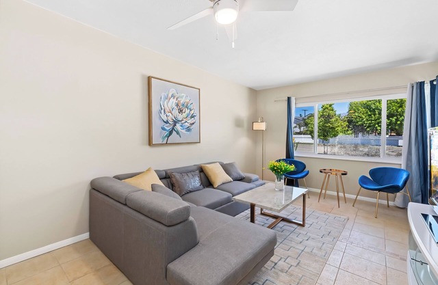 Charming Garden 2 bedrooms House with Modern Comforts