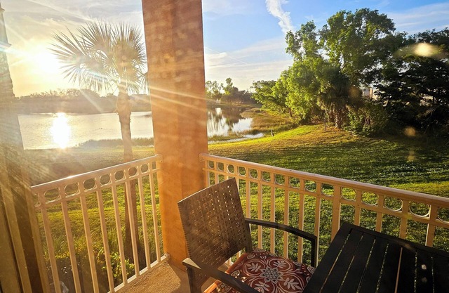 Charming Gardens at Beachwalk 2/2 Condo with balcony, Stunning Lake View