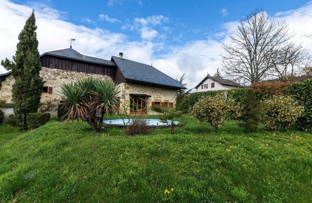 Charming gîte 15 km from Annecy in the countryside. Disconnection guaranteed.