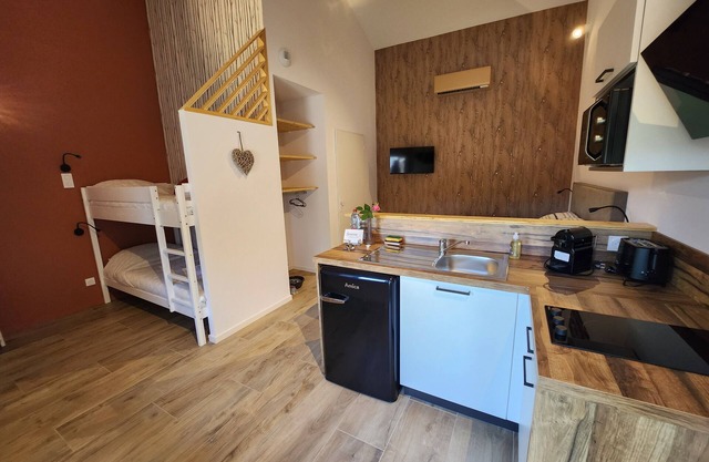 Charming gîte with swimming pool