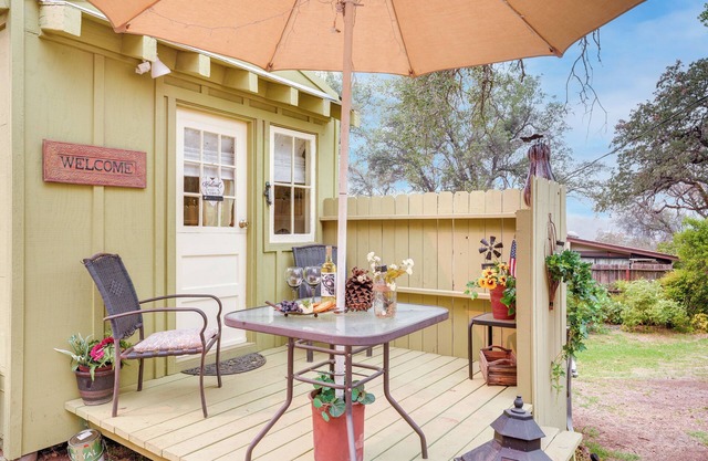 Charming Grass Valley Studio w/Deck & Pond Access