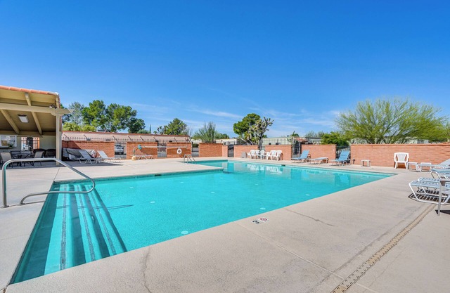 Charming Green Valley Townhome w/Community Pool!