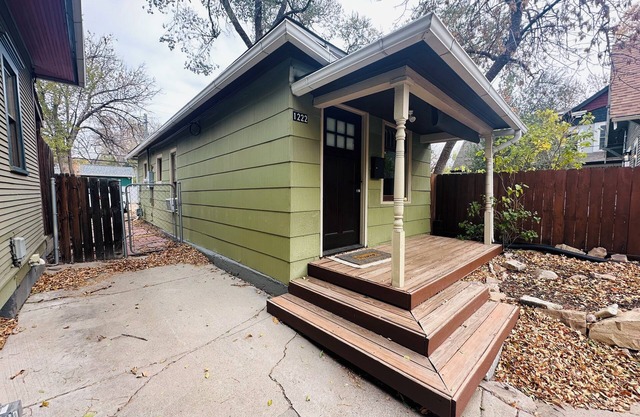 Charming Guesthouse in Historic Old Colorado City – Cozy & Convenient!