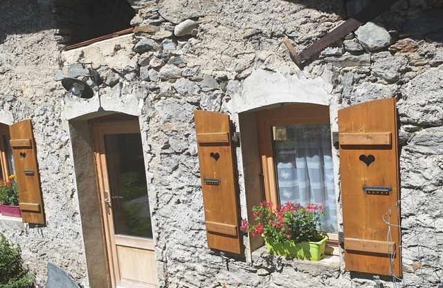 Charming house in the heart of the village of Saint Bon