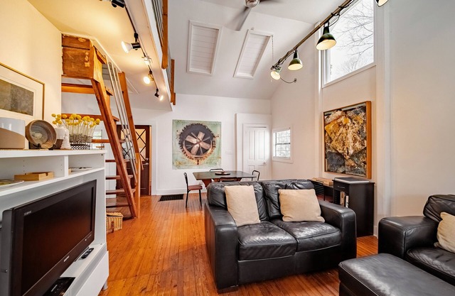 Charming Historic Carriage House