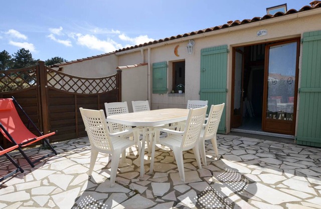 Charming Holiday Home with Pool, Tennis & 1km to Shops - La Palmyre