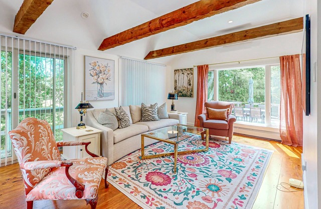 Charming home, centrally located with A/C, W/D, games, deck, & grill