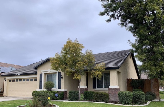 *Charming home, large beds/TV, garage parking*