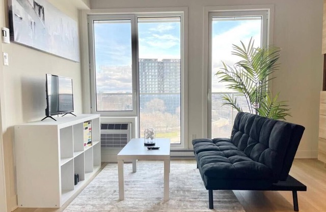 Charming Home-Perfect Location-Free Parking & Spa