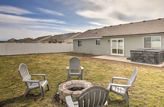 Charming Home with Hot Tub, 3 Mi to Falls Park!