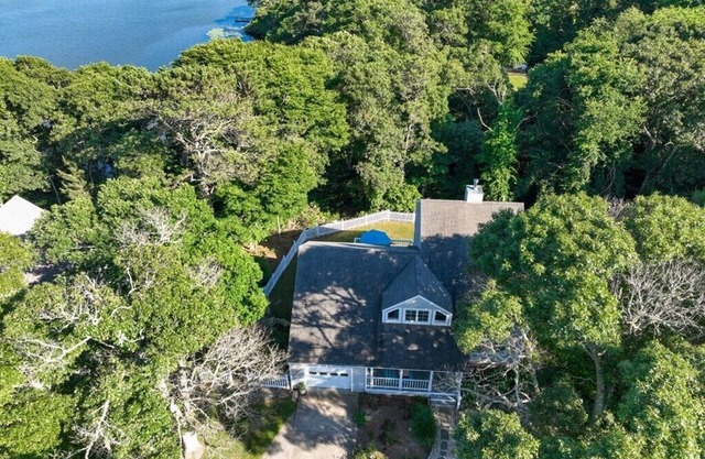 Charming Home with Pond Waterviews/Close to Old Silver Beach