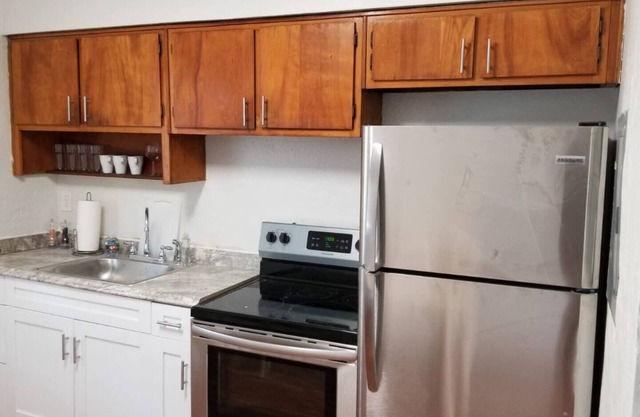 Charming House in Coconut Grove w. Parking spot, Charming House in Coconut Grove w. Parking spot