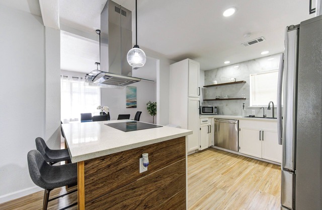 Charming house in Houston, Recently updated, with you and your family in mind.