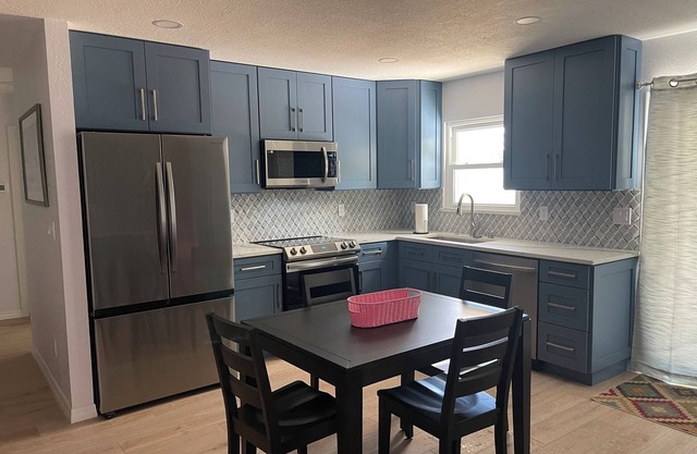 Charming house in Sarasota C-ty walking distance Warm Mineral Springs Lake, FL