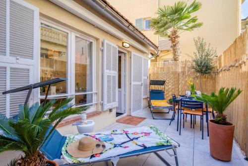 Charming house, large private terrace, Air Conditioning - "La Maisonette"