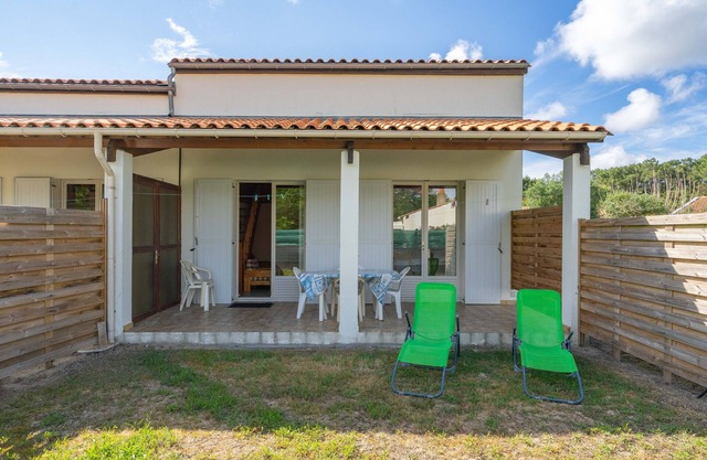 Charming house Les Mouettes with private terrace and garden