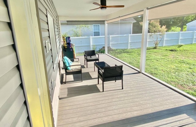 Charming house W/Golf Cart, Fenced backyard & Fire Pit in Colonial Beach