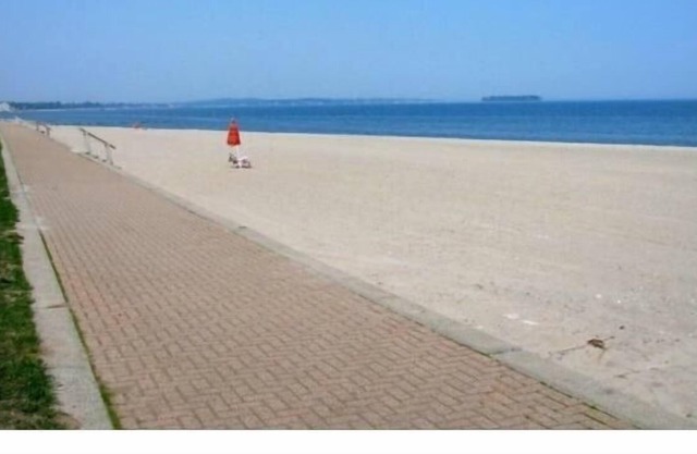 Charming house waterviews 2 houses to clean deep sandy Private beachCall for2024