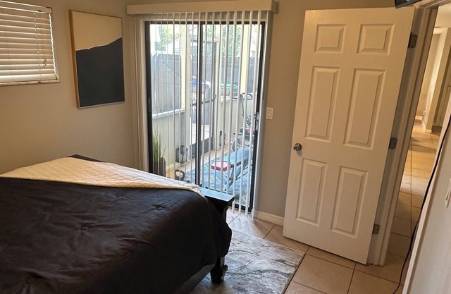 Charming house with AC, fitness equipment, & WIFI in the city of Orlando.