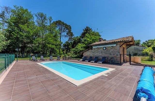 Charming House with Heated, Secured Pool & Ideal Setting for Family and Friends