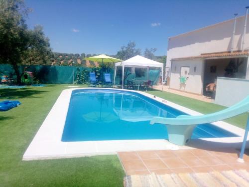 Charming House with Pool in Montilla