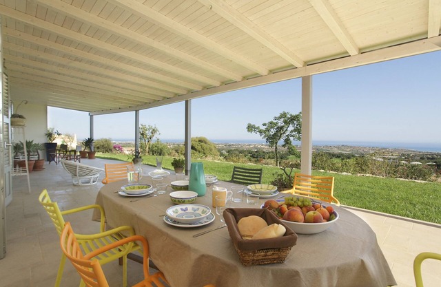 Charming house with stunning sea views over the bay of Sampieri, Sicily 6 people