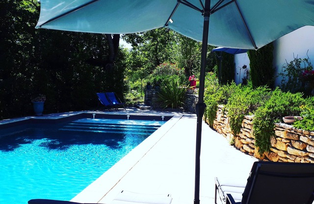 Charming independent studio with swimming pool.