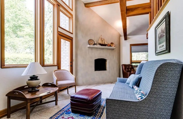 Charming Italian Villa Close to Ducks Games, UO Campus & Local Vineyards