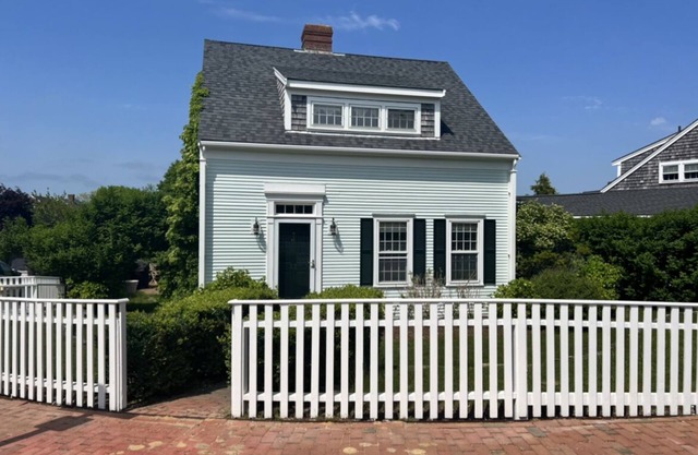 Charming Jewel Box in Naushop, sleeps 10.