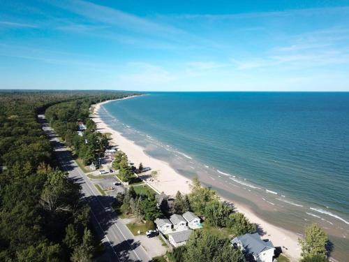 Charming Lake Huron Cottage Private Beach Access