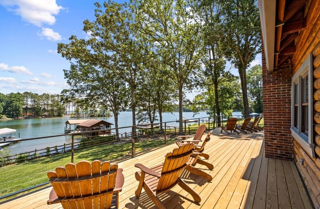 Charming Lake Norman Log Cabin
