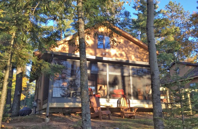 Charming lakeside cabin open year round!