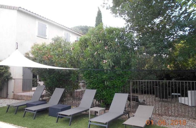 Charming little Provencal country house with garden and private pool