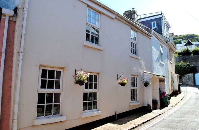 Charming Lovingly Restored Beachside Cottage Free bank holiday regatta week
