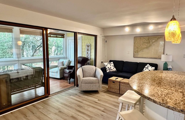Charming lower level 1-bedroom Seascape villa just steps from the beach!