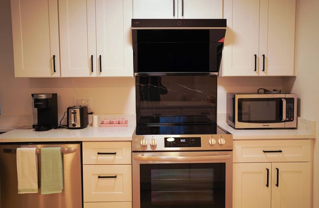 Charming Luxury Remodeled 1 bed/1 bath BR1