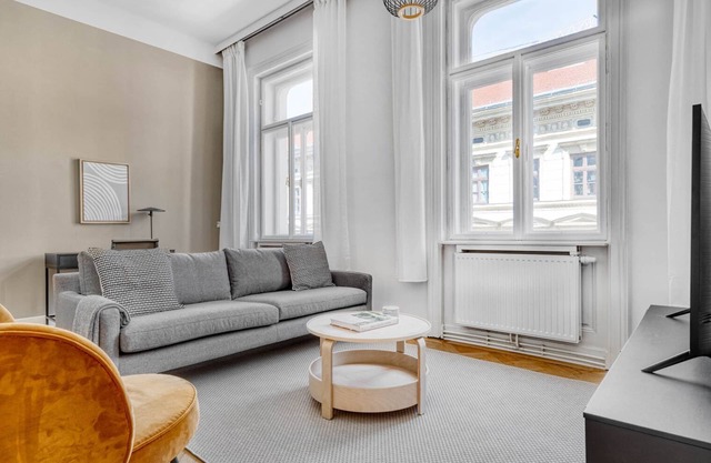 Charming Mariahilf 2BR w/Elevator, nr Mariahilfer Strasse, by Blueground