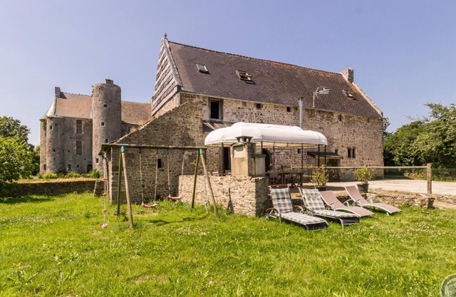 Charming Medieval Press, Pets Allowed, Parking Included