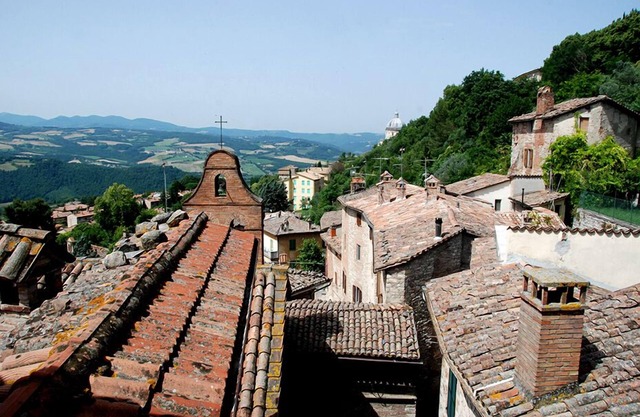 Charming Medieval Townhouse with Breathtaking Views in the historic centre Todi