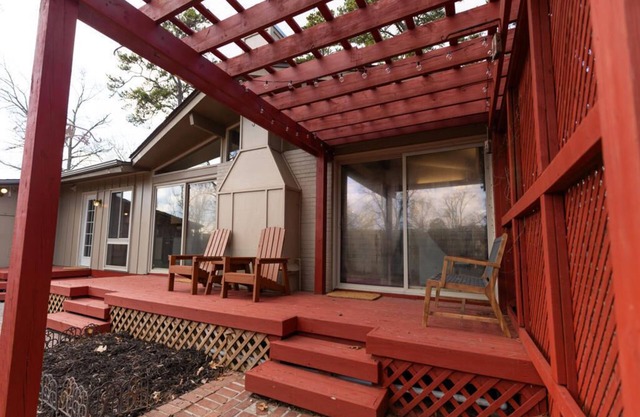 Charming mid-century 3-bedroom house with AC and WiFi near downtown Knoxville