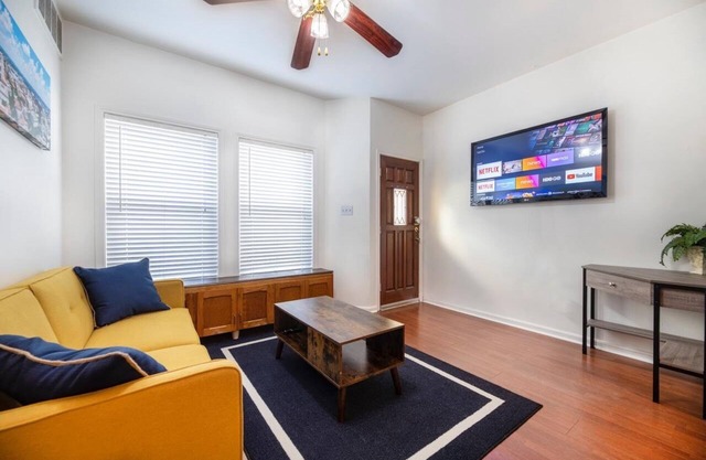 Charming mini-suite in West Campus!