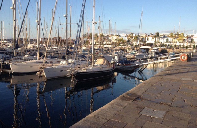 Charming, modern apartment with terrace, directly on the sea, free WiFi